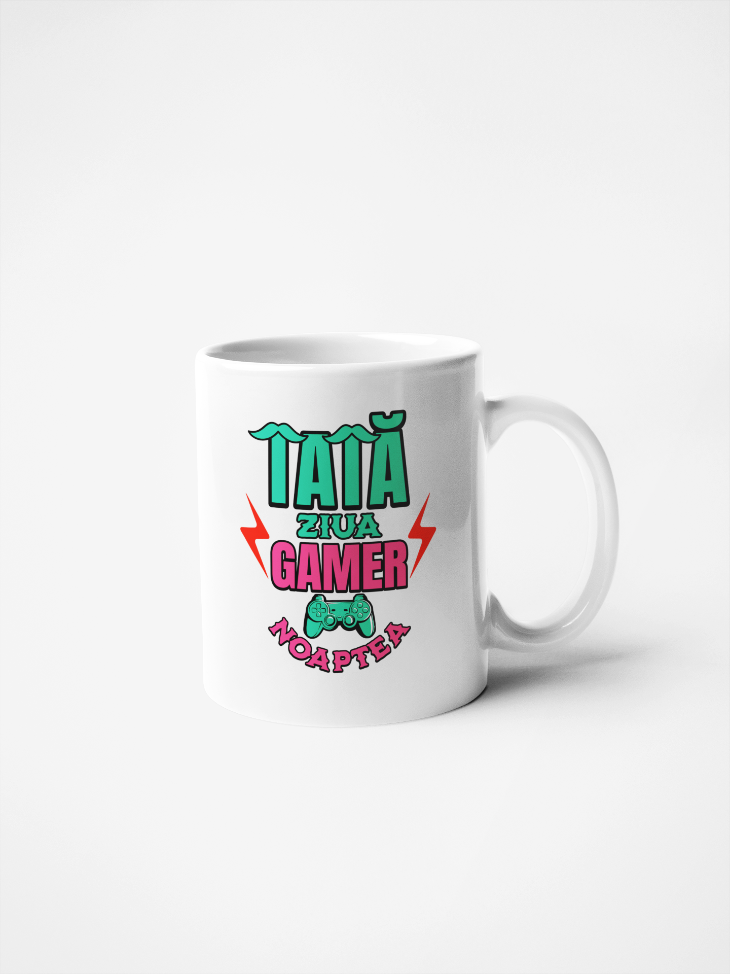 Cană ceramică cu mesaj - Tata ziua, Gamer noaptea