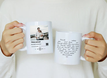 Cană Personalizată cu Poză și Melodie – Design "Music Player + Versuri Inimă"