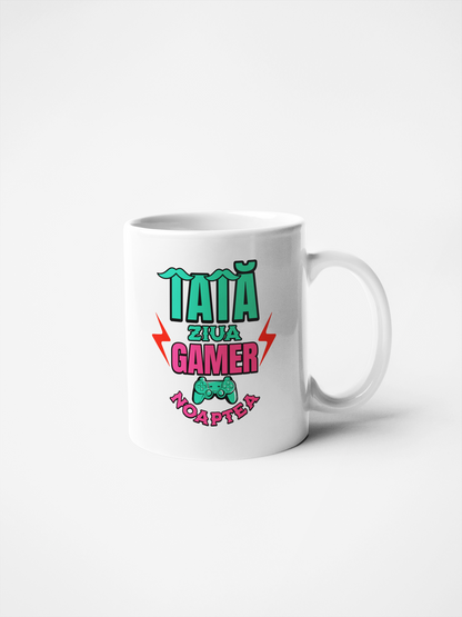Cană ceramică cu mesaj - Tata ziua, Gamer noaptea